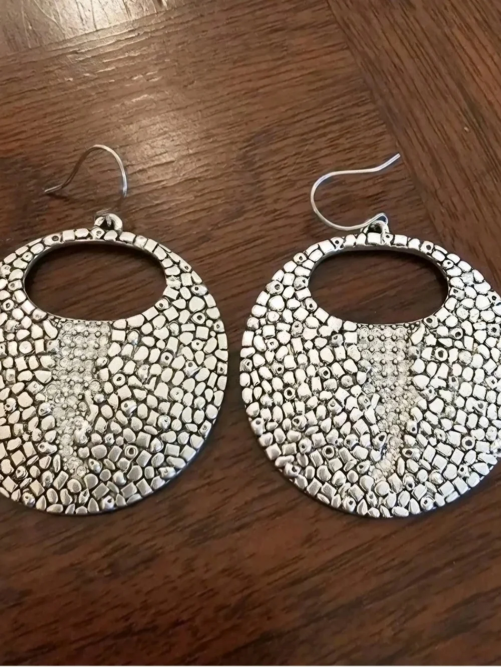 Vintage Vince Camuto Round Disc Textured Silver Rhinestone Dangle Earrings